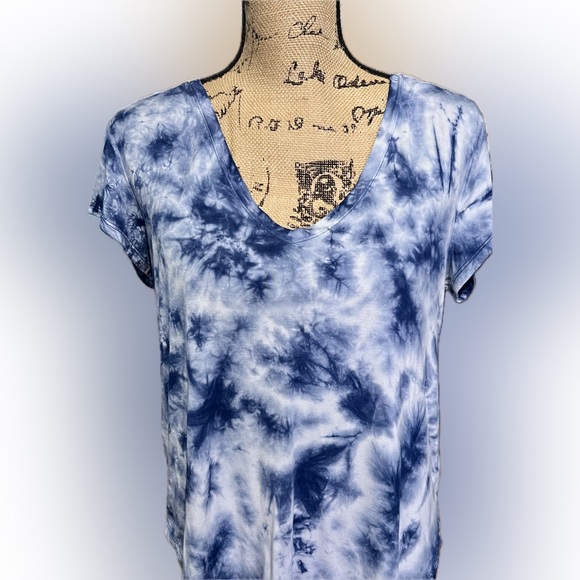 American Eagle Outfitters Favorite T Blue Tie-Dye V Neck T-Shirt Blue M 2017 - Picture 1 of 8
